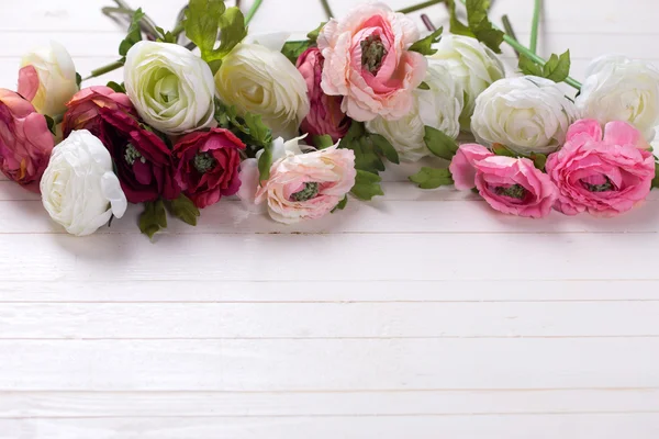 Bordüre aus bunten Blumen — Stockfoto