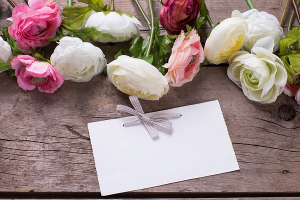 Flowers and empty tag — Stock Photo, Image