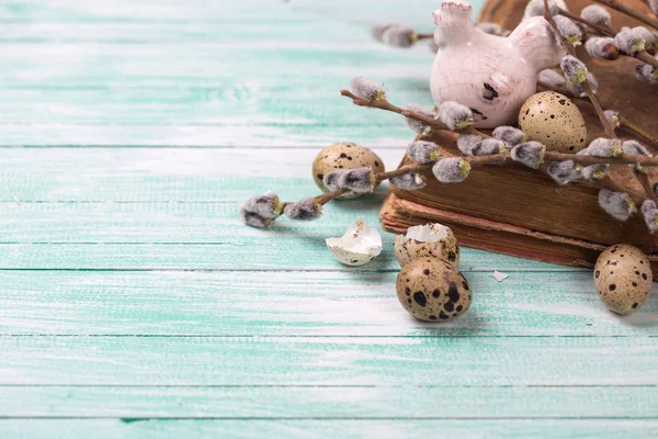 Bıldırcın yumurtası, dekoratif Paskalya tavşanı — Stok fotoğraf