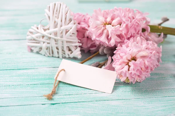 Herz und rosa Hyazinthen — Stockfoto