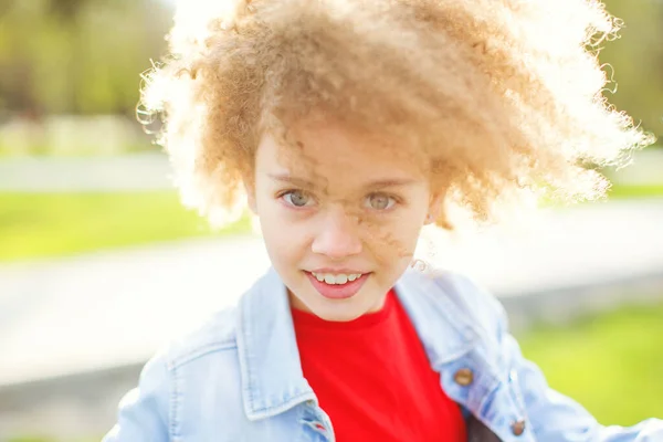 Portrait Curly Cute Smiling Little Girl Outdoors — Stock Photo, Image