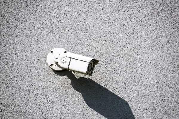 Camera van het toezicht op gebouw — Stockfoto
