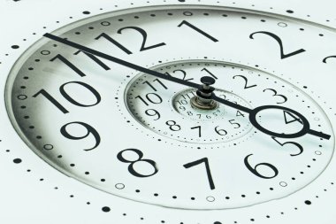 Modern beyaz sonsuzluk sarmal saati. Sonsuz zaman kavramı. Yakın plan.