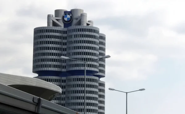 Bmw Headquarters Munich Four Cylinder Tower Innovative Building Design Concept — Stock Photo, Image