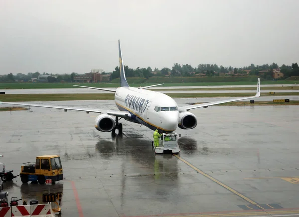 Ryanair Flugzeug Auf Dem Flughafen Marconi Bologna — Stockfoto