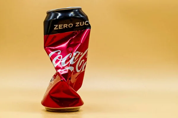 Lege Geplet Coca Cola Blik — Stockfoto