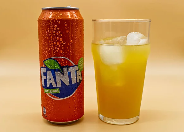 Bologna Italië November 2020 Kan Glas Fanta Frisdrank Met Ijs — Stockfoto