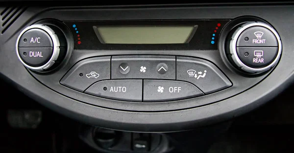 Toyota Yaris Hybrydowy Samochód Klimatyzacja Panelu Wewnętrznego — Zdjęcie stockowe