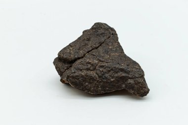 Beyaz arkaplanda Chondrite Meteoriti izole edildi.