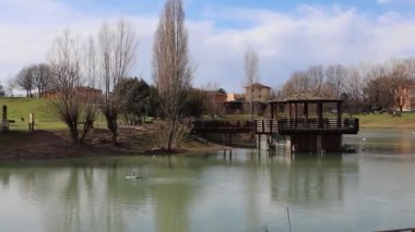 İtalya, Bologna 'da kışın yapay göl.