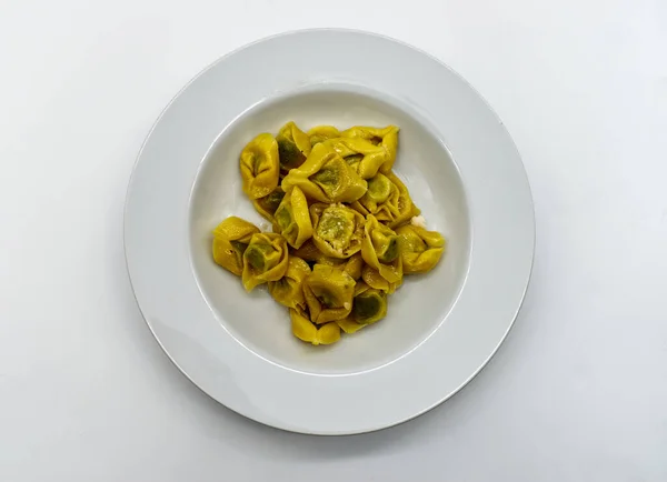 Tortelloni Ricottą Szałwią Serem Parmigiano Reggiano Izolowane Białym Tle Tradycyjny — Zdjęcie stockowe