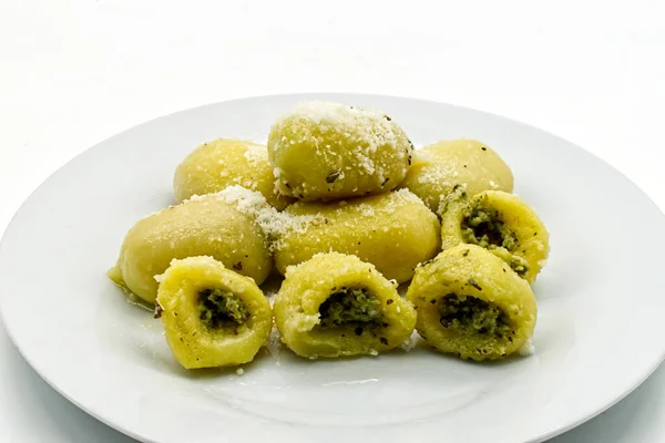 Gnocchi Ripieni Con Pecorino Romano Piatto Bianco Pasta Tradizionale Italiana — Foto Stock