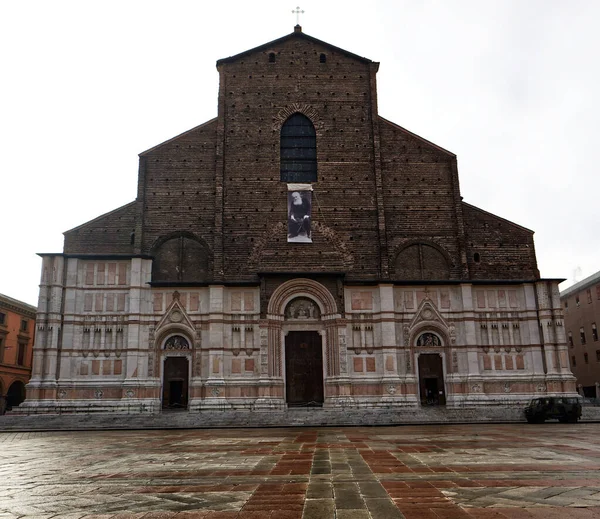 Fachada Basílica San Petronio Con Bandera Del Beato Padre Marella —  Fotos de Stock