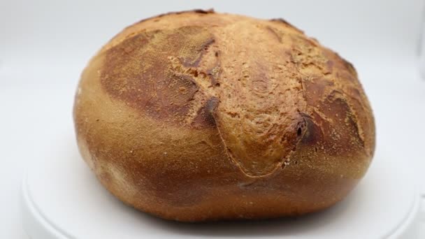 Brood Van Apuliaans Brood Italiaanse Pane Pugliese Roterende Display Geïsoleerd — Stockvideo