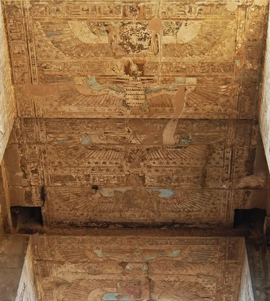 Oude Hiëroglief Gekleurd Plafond Bij Tempel Van Edfu Egypte — Stockfoto