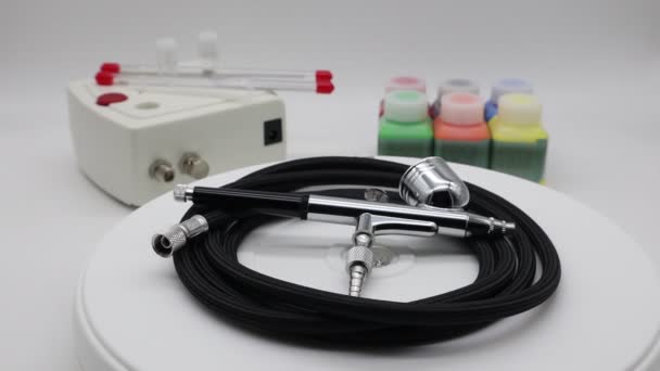 Airbrush Set Mit Mini Kompressor Und Werkzeug — Stockvideo