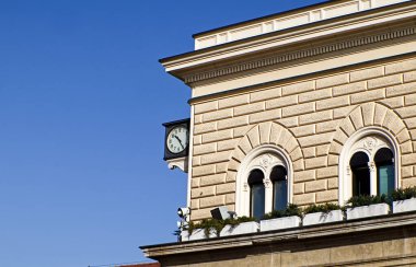 Bologna Merkez Tren İstasyonu 'nun saati. 2 Ağustos 1980 'de saat 10: 25' te bu istasyonda kanlı bir terörist saldırı gerçekleşti. İtalya