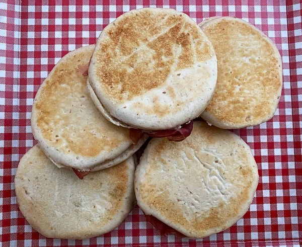 Deliziose Tigelle Italiane Sfondo Rustico Cucina Tradizionale Italiana — Foto Stock