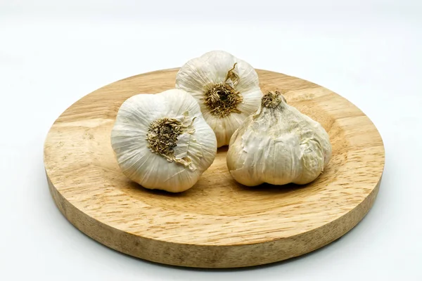 Knoblauch Holzschale Isoliert Auf Weißem Hintergrund — Stockfoto