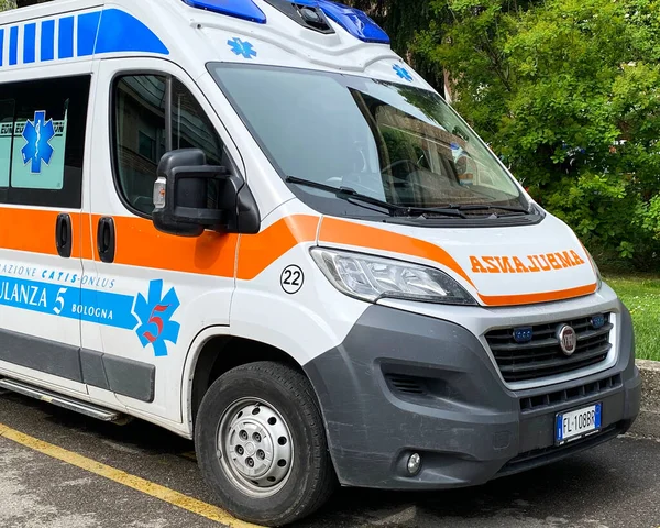 Van Del Servicio Emergencias Sanitarias Ambulancias Primer Plano Italia —  Fotos de Stock