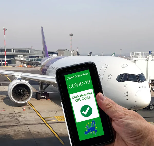 Digitaler Grüner Pass Covid Der Auf Einem Smartphone Das Von — Stockfoto