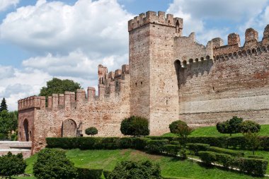 Güçlendirilmiş ortaçağ kasabası Cittadella 'nın girişi. Padova, İtalya.