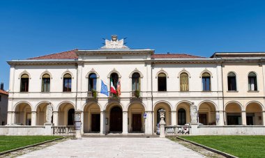 Castelfranco Veneto belediye binası (Municipio). Treviso, İtalya.