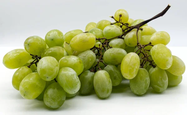 Свежий Зеленый Виноград Белом Фоне — стоковое фото
