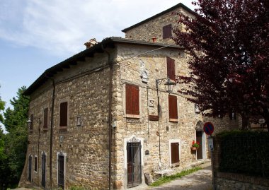 Valsamoggia kırsalındaki Serravalle kalesindeki ortaçağ evi. Bolonya, İtalya.