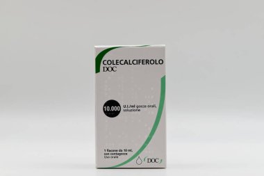 Bologna - İtalya - 9 Şubat 2026: DOC tarafından izole edilen D3 vitamini beyaz arka planda izole edildi.