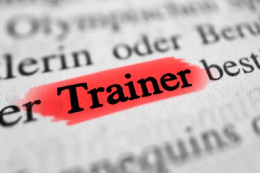 Eğitmen - Almanca metin kelimesi kırmızı ile işaretlendi