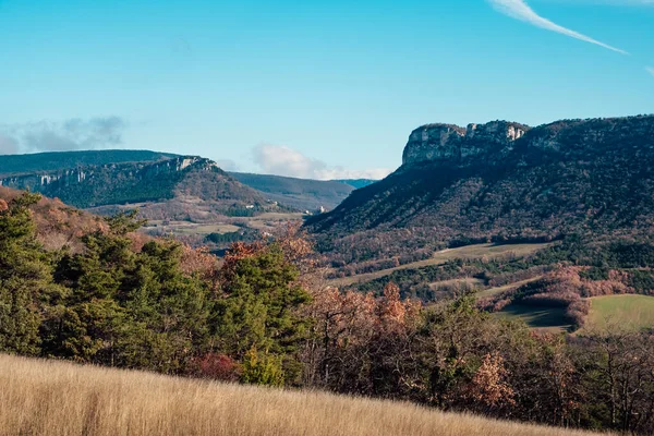 Fransa 'da aydınlık bir kış günü, Drome' daki dağların manzarası