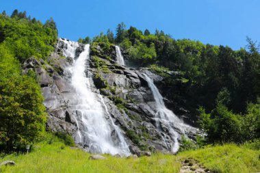 Trentino 'da Val di Cenova' daki Adamello-Brenta parkında Nardis şelaleleri, İtalya 'da seyahat ve manzaralar