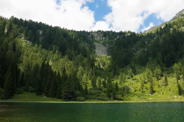 Hermosa Vista Las Montañas Lago Nambino Parque Adamello Brenta Trentino — Foto de Stock