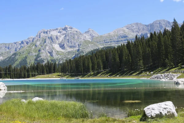 Hermoso Panorama Las Montañas Desde Sendero Del Lago Montagnoli Trentino —  Fotos de Stock