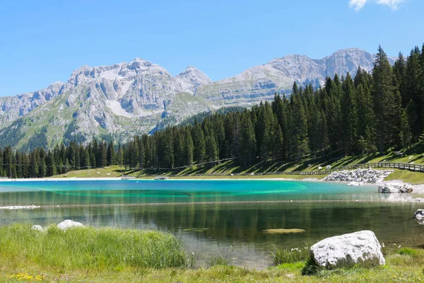 Hermoso Panorama Las Montañas Desde Sendero Del Lago Montagnoli Trentino —  Fotos de Stock