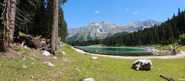 トレンティーノのMontagnoli湖トレイルからの山々の美しいパノラマ イタリアの旅行と風景 — ストック写真