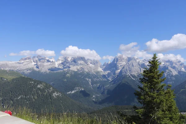 Gyönyörű Kilátás Nyílik Hegyekre Tavak Menedéket Trentino Utazás Tájak Olaszországban — Stock Fotó