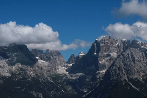 Gyönyörű Kilátás Nyílik Hegyekre Tavak Menedéket Trentino Utazás Tájak Olaszországban — Stock Fotó