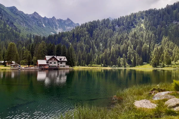 Refuge Beautiful Mountain Panorama Nambino Lake Trail Trentino Travel Landscapes — Stock Photo, Image