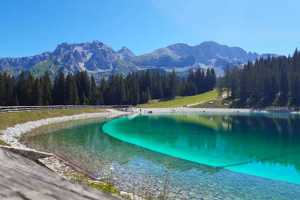 Hermosa Vista Panorámica Las Montañas Lago Montagnoli Lago Trentino Viajes —  Fotos de Stock