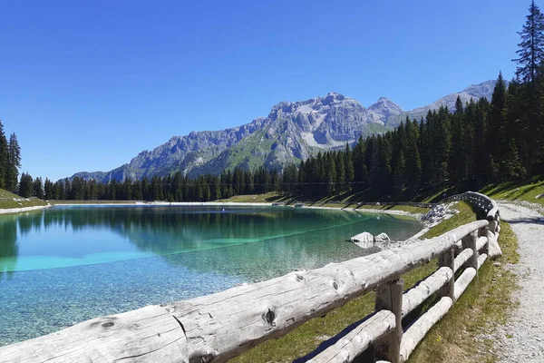 Hermoso Panorama Las Montañas Lago Montagnoli Trentino Viajes Paisajes Italia —  Fotos de Stock