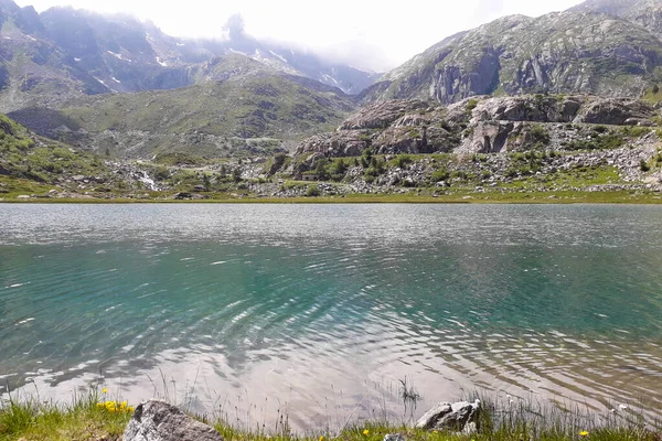 Cornisello Lakes Mountain Panorama Path Leads Cornisello Refuge Lakes Val — Stock Photo, Image