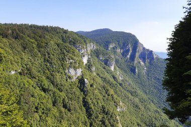 Veneto 'da Val di Gevano' daki Forte Corbin 'den panoramik manzara, İtalya' da seyahat ve mimari