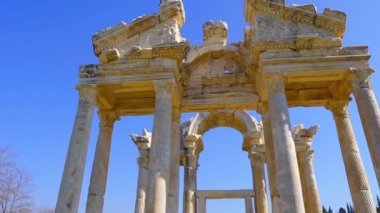 Afrodizyalardaki anıtsal geçit.