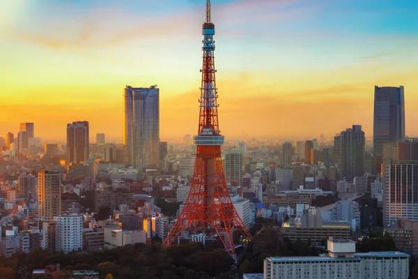 Tour de Tokyo avec paysage urbain au crépuscule — Photo