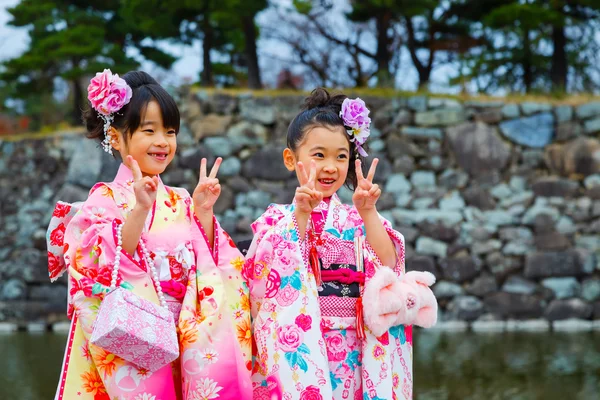 Barn på Shichi-go-san, japanska traditionella Övergångsrit — Stockfoto