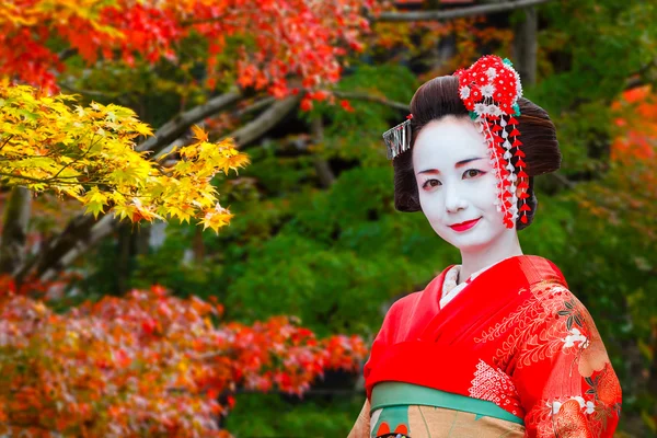 Gejša - Maiko ve čtvrti Gion v Kjótu, Japonsko — Stock fotografie