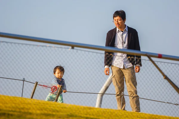 Lidé na Osanbashi molu v Yokohama, Japonsko — Stock fotografie