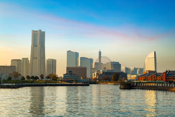 Minatomirai gebied met wolkenkrabbers in Yokohama, Japan — Stockfoto